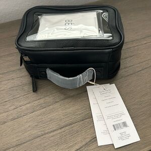 NWT Beis On The Go Essential Case